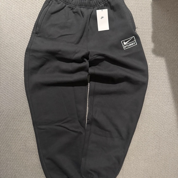 Nike x Stussy FW25 Sweatpants – Black | Limited Edition Collab - Picture 3 of 4